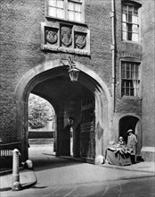 A Tudor gateway leading to Lincoln's Inn from Chancery Lane, 1926-1927.Artist: McLeish