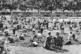 Sand pit, Bishop's Park, Fulham, London, 1926-1927. Artist: Unknown