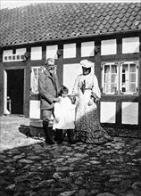 Professor Tuxen and his family, Skagen, Denmark, 1908.Artist: Queen Alexandra