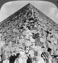 'Looking up the northeast corner of the Great Pyramid, Egypt', 1905.Artist: Underwood & Underwood