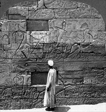 'Great war reliefs sculptured in the wall at Karnak Temple, Thebes, Egypt', 1905.Artist: Underwood & Underwood