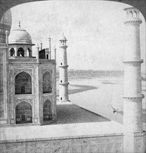 Looking north-west from the Taj Mahal up the Jumna river to Agra, India, 1903.Artist: Underwood & Underwood