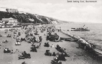 The beach at Bournemouth, Dorset, c1920s. Artist: Unknown
