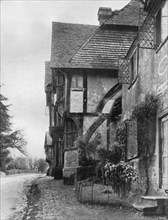 Old house at Chiddingstone, Kent, 1924-1926.Artist: Herbert Felton