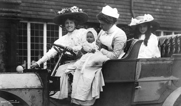 Ellaline Terriss, British actress, with her daughter and baby, c1906. Artist: Unknown