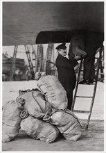 Shipping the post, Zeppelin LZ 127 'Graf Zeppelin', 1933. Artist: Unknown