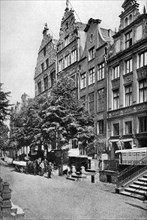 Houses on the Brodbankengasse, Danzig, c1922. Artist: Unknown