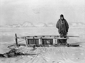The last sledge from the trek back from the 'Great Southern Journey', 1909. Artist: Unknown