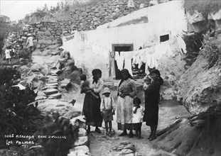 Cave dwellers, Atalaya, Las Palmas, Gran Canaria, Canary Islands, Spain, c1920s-c1930s(?). Artist: Unknown