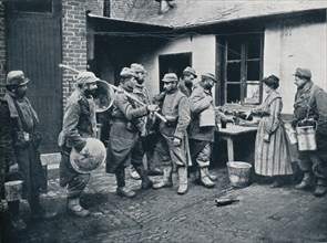 French soldiers returning from the trenches make a halt for refreshment, c1914. Artist: Unknown