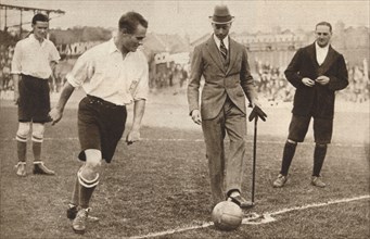 'The Duke of York ,charity football match, Tottenham Hotspurs and Corinthians', c1921. Artist: Unknown.