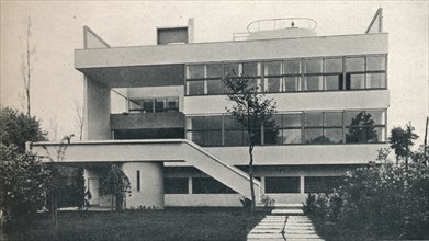 'Private House at Garches, near Paris: Garden Front. Architects, Le Corbusier and Pierre Jeanneret', Artist: Unknown.