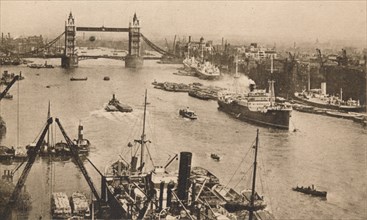 'London - Tower Bridge and the Pool', c1910. Artist: Unknown.