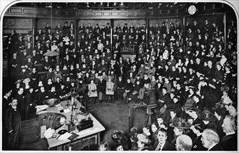 A lecture at the Royal Institution, London, c1903 (1903). Artist: Unknown.