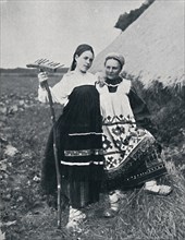 Two women of Ryazan, Central Russia, 1912. Artist: J Daziaro.