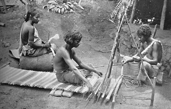 Singhalese weaving mats, 1902. Artist: Skeen & Co.