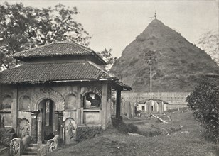 'Ruwanwali Dagoba zu Anuradhapura. Ostseite', 1926. Artist: Unknown.