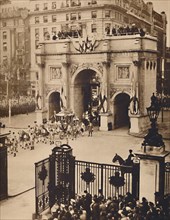 'Through the Sovereign's Gate, Marble Arch', May 12 1937. Artist: Unknown.