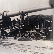 Heavy artillery on a train, c1914-c1918. Artist: Unknown.