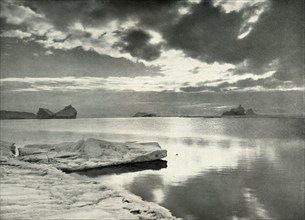 'The Falling of the Long Polar Night', c1910?1913, (1913).  Artist: Herbert Ponting.
