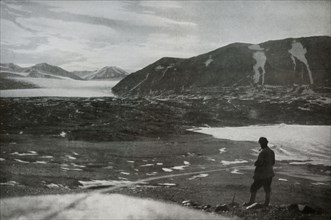'The Mouth of Dry Valley, Showing The Commonwealth Glacier', 1912, (1913).  Artist: Frank Debenham.
