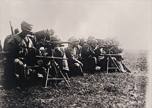 Machine gunners, c1914-c1918. Artist: Unknown.