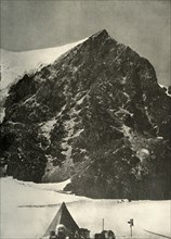 'Camp on December 17 on the Ferrar Glacier below Sentinel Rock', 1908, (1909). Artist: Unknown.