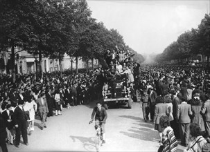 Victory in Europe Day, Avenue des Champs-Elysees, Paris, 8 May 1945. Artist: Unknown