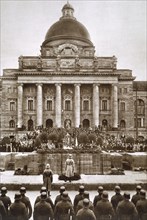 Ceremony honouring the German war dead of WWI before the Army Museum in Munich, 1920s. Artist: Unknown