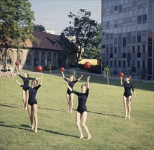 Idlaflickorna (The Ernst Idla Girls), famous Swedish rhythmic gymnastics group. Artist: Göran Algård