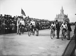 Cycle race, Malmö, Sweden, c1910. Artist: Unknown