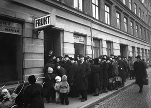 Long queue outside a shop selling fresh fruit, Malmö, Sweden, 1948. Artist: Otto Ohm