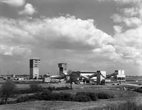 Cotgrave Colliery, Nottinghamshire, 1963.  Artist: Michael Walters
