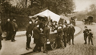 Children buying ice-cream from an Italian trader, 20th century. Artist: Unknown