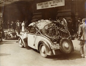 Arrival by car of refugees from Belgium in Paris, World War II, May 1940. Artist: Unknown