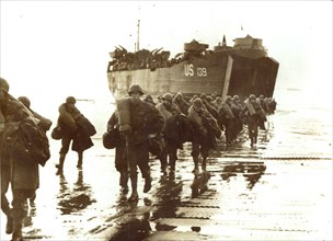 American troops disembark onto the sands of Normandy, 1944. Artist: Unknown