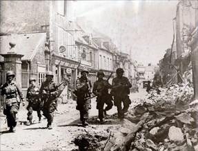 Troupes alliées après le débarquement en Normandie, 1944