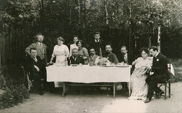 Visitors with Russian author Alexander Kuprin and his family, Gatchina, Russia, early 20th century. Artist: Unknown