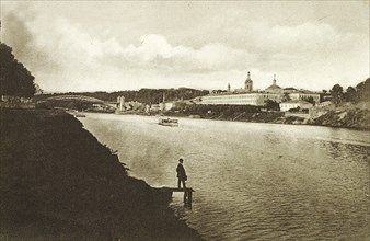Railway bridge and Novodevichy Convent (New Maidens' Convent), Moscow, Russia, 1910s. Artist: Unknown