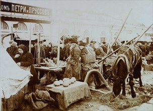 Market on the Moskvoretskaya Embankment, Moscow, Russia, 1911. Artist: Unknown