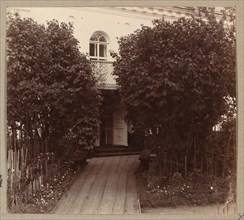 Sretensky Monastery in Kashin. Entrance into the house where Grand Duchess Elizabeth Feodorovna lived in 1909, 1910s.