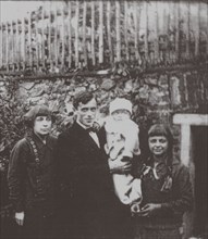 Marina Tsvetaeva with husband and children. Prague, 1925, 1925.