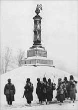 Soviet soldiers at the monument to the heroes of the War of 1812 in the village of Tarutino Kaluga r Artist: Anonymous