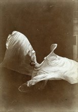 Loie Fuller in La danse Blanche, 1897. Artist: Taber, Isaiah West (1830-1912)