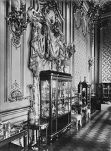 The Exhibition of the Fabergé House, 1902. Artist: Bulla, Karl Karlovich (1853-1929)