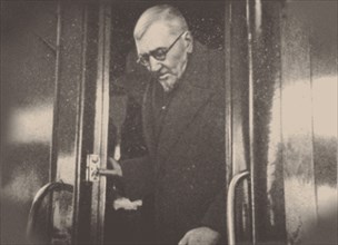 Kuprin's return to the Soviet Union, 1937.