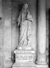 Statue of Anne of Kiev (Anna Jaroslawna) at the Royal Abbey of St. Vincent in Senlis.