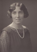 Duchess Elisabetta Sasso-Ruffo di Sant Antimo (1886-1940) , 1937.