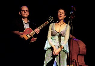 Stacey Kent and Colin Oxley, Chequer Mead, East Grinstead, October, 2003.    Artist: Brian O'Connor.