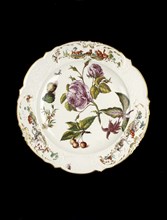 Round serving dish, c1755. Artists: Unknown, Chelsea factory.
